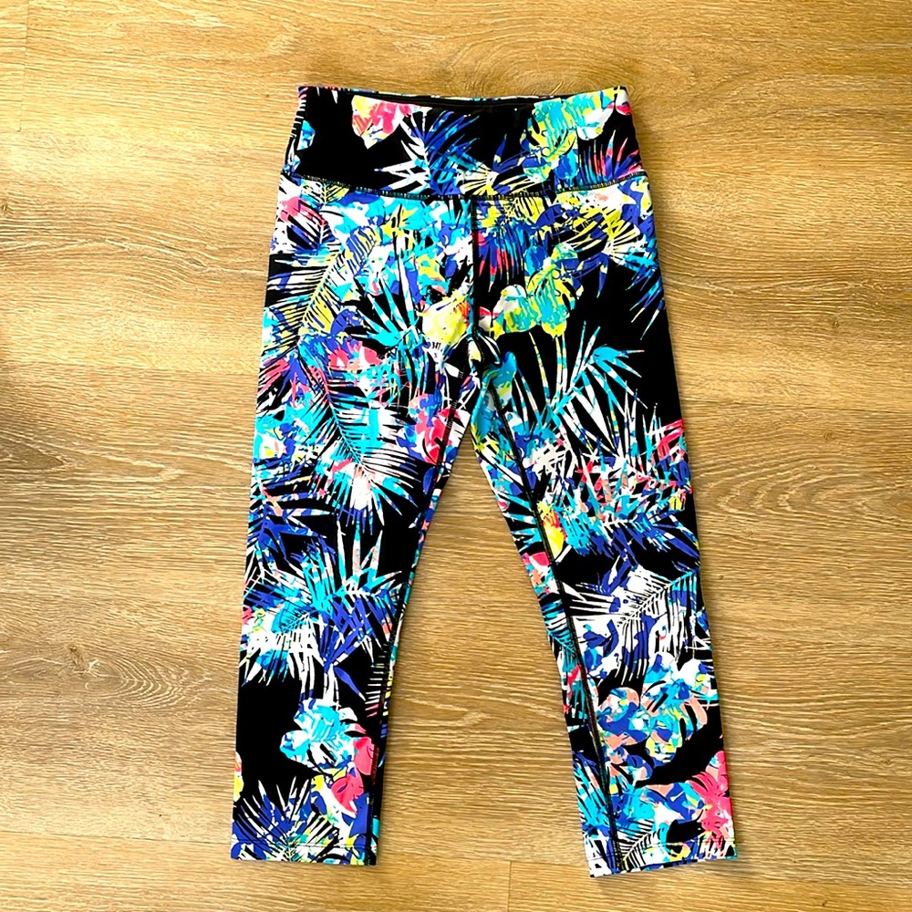 EUC Calvin Klein Performance Capri Leggings Sz Small